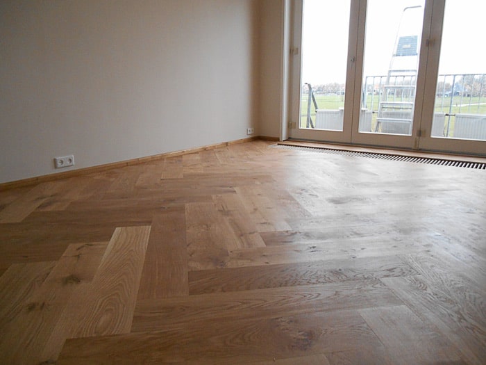 Houten-Vloeren-Lelystad_eiken-visgraat-breed